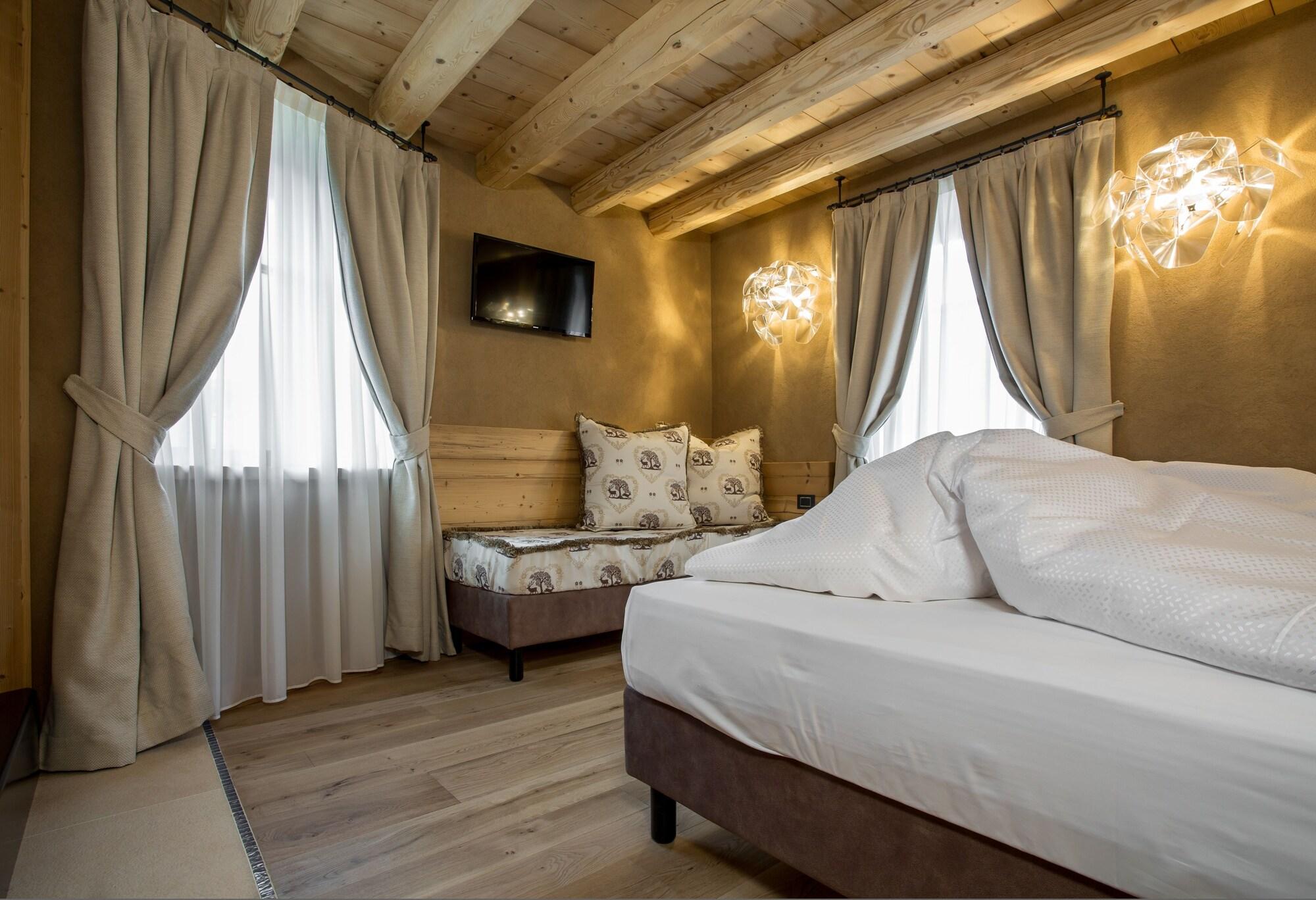 Hotel Orso Grigio Cavalese Exterior photo